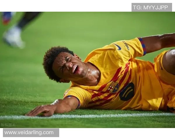 巴萨与曼联友谊赛战平神奇扑救引发转会传闻热议